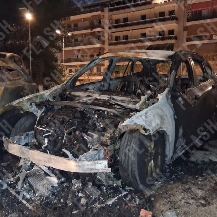 Πατήσια: Εμπρησμός τα ξημερώματα σε σταθμευμένα οχήματα - Ζημιές σε τουλάχιστον 5 ΙΧ αυτοκίνητα