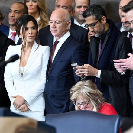 Τραμπ: Οι δασμοί «πυροβολούν» τους δισεκατομμυριούχους φίλους του - Ποιοι χάνουν δισ. δολάρια