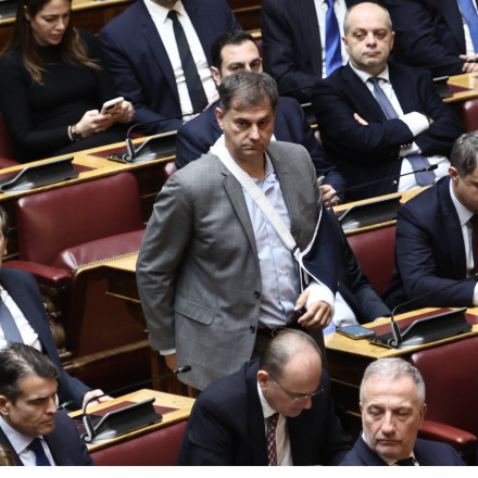 Χειρουργείο για τον Χάρη Θεοχάρη - Το «ευχαριστώ» στο προσωπικό του Ασκληπιείου Βούλας Χειρουργείο για τον Χάρη Θεοχάρη - Το «ευχαριστώ» στο προσωπικό του Ασκληπιείου Βούλας