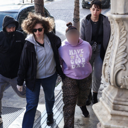 Κακοποίηση 3χρονου στο Ηράκλειο: Προθεσμία για τη μητέρα και τον σύντροφο - Ένταση στο δικαστήριο