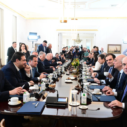 Ανασχηματισμός: Αποφάσεις με βαριά σκιά από τα Τέμπη και υπό την πίεση των δημοσκοπήσεων