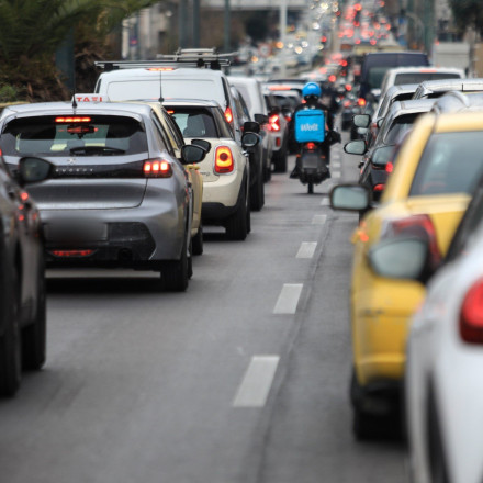 Κίνηση: Πρωινό «μαρτύριο» των οδηγών λόγω τροχαίων σε Κηφισό, Ποσειδώνος και Συγγρού