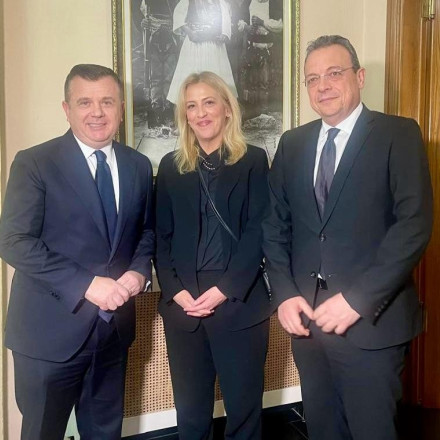 Συνάντηση Φάμελλου με υπουργούς της Αλβανίας: «Να στηρίξουμε τα βήματα για την ευρωπαϊκή προοπτική»