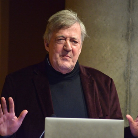 Στίβεν Φράι για Γλυπτά Παρθενώνα: «Ανήκουν εδώ, πρέπει να επιστρέψουν στην Ελλάδα» Στίβεν Φράι για Γλυπτά Παρθενώνα: «Ανήκουν εδώ, πρέπει να επιστρέψουν στην Ελλάδα»