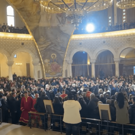 Αρχιεπίσκοπος Αναστάσιος: Πλήθος κόσμου στον καθεδρικό ναό της Αναστάσεως του Χριστού στα Τίρανα