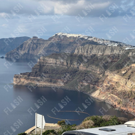 Ξενοδόχος μιλά στο Flash για την κατάσταση με τους σεισμούς στη Σαντορίνη: «Έχει αδειάσει το νησί»