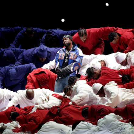 Το αυθεντικό hip-hop σόου του Kendrick Lamar στο ημίχρονο του Super Bowl - Το «καρφί» στον Drake