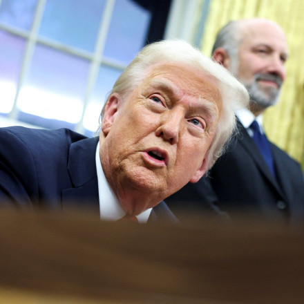 Ο Τραμπ εξετάζει να κινηθεί νομικά κατά των New York Times για «παρέμβαση στις εκλογές»