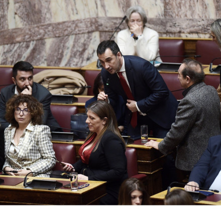 Ο Χαρίτσης θα δώσει τη δεύτερη θέση στον Γιαννίτση; Ποιος ακούει τον Τσακαλώτο... Ο Χαρίτσης θα δώσει τη δεύτερη θέση στον Γιαννίτση; Ποιος ακούει τον Τσακαλώτο...