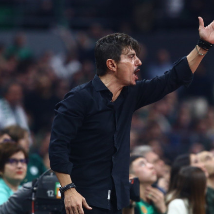 «Τρελάθηκε» ο Γιαννακόπουλος: «Παίκτες, προπονητές, βοηθοί, παραιτηθείτε με το που έρθετε Αθήνα»