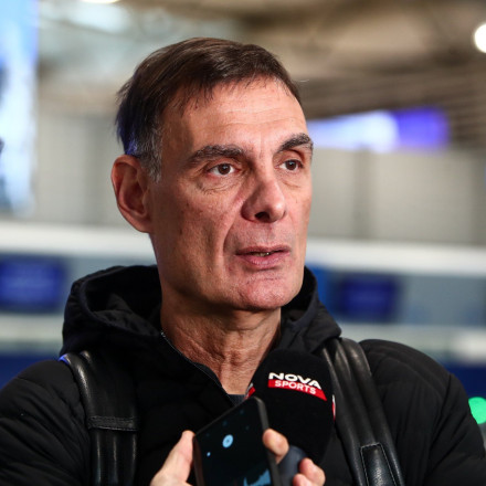 Μπαρτζώκας: «Δεν υπάρχει ομάδα που δεν χάνει, δεν σκεφτόμαστε το πλεονέκτημα έδρας» [vid]