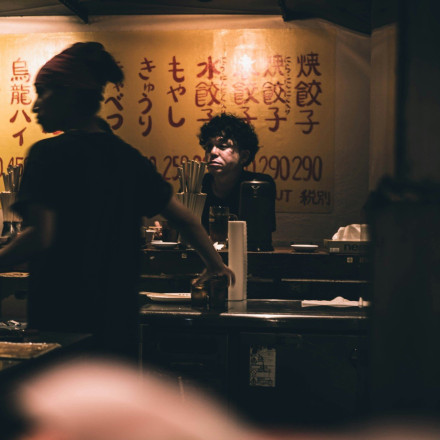 Απίστευτη γκάφα στην Ιαπωνία: «Φτερά» έκαναν απόρρητα κρατικά έγγραφα από μεθυσμένο υπάλληλο