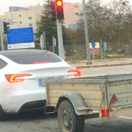Μόνο στις Σέρρες γίνονται αυτά - Πώς ένα Tesla κατάφερε να γίνει το κέντρο της προσοχής στα social
