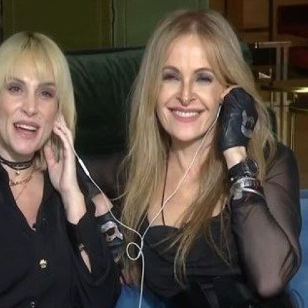 «Είστε στον αέρα κορίτσια» - Αμήχανη στιγμή για δύο ερμηνεύτριες στην εκπομπή «Στούντιο 4»