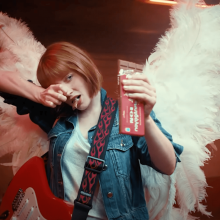 ΙΟΝ: «Αντεπίθεση» σε Lacta, Kinder και Dubai Chocolate