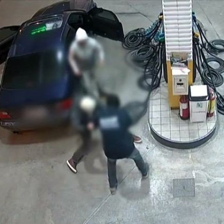 Βίντεο από ληστεία σε βενζινάδικο στη Θεσσαλονίκη - Καρέ καρέ η άγρια επίθεση στον υπάλληλο