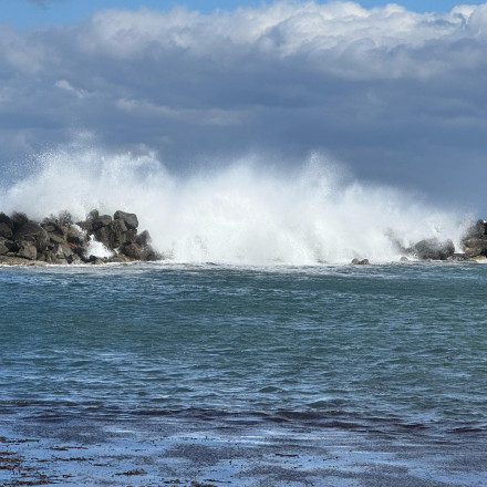Σεισμοί στη Σαντορίνη: Εγκαταστάθηκε παλιρροιογράφος - Οι φόβοι για τσουνάμι από μεγάλη δόνηση