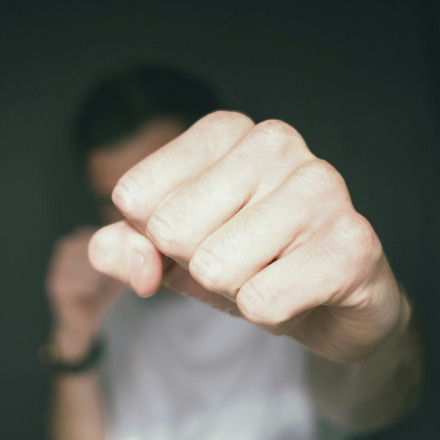 Αργυρούπολη: Άγριoς ξυλοδαρμός ντελιβερά από ανήλικους - Παρήγγειλαν φαγητό και τον λήστεψαν