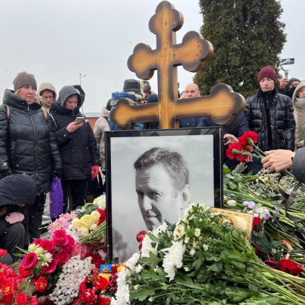 Κοσμοσυρροή στον τάφο του Αλεξέι Ναβάλνι - Φόρος τιμής από ξένους ηγέτες