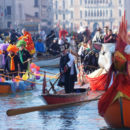 Το Καρναβάλι της Βενετίας 2025 είναι αφιερωμένο στον... μυθικό εραστή Τζιάκομο Καζανόβα