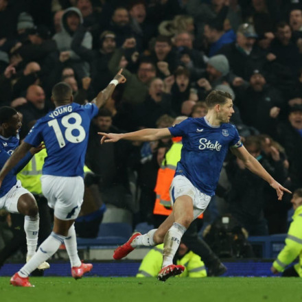 Από «μηχανής Θεός» Ταρκόφσκι ισοφάρισε στο 98' τη Λίβερπουλ και χάρισε τον βαθμό στην Έβερτον (2-2)