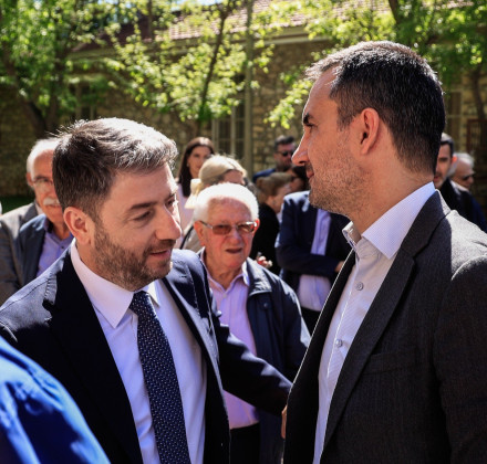 «Τους φιλάμε τα χέρια αρκετά συχνά» «Τους φιλάμε τα χέρια αρκετά συχνά»