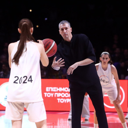 Ο Δημήτρης Διαμαντίδης άφησε το μπάσκετ για το... ποδόσφαιρο - Τα απίστευτα τσαλιμάκια που έκανε [vid]