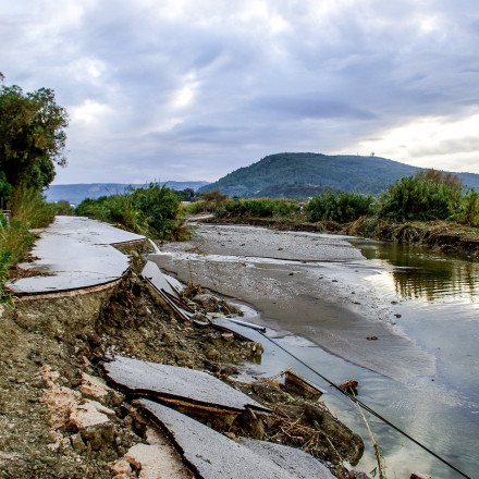 Κακοκαιρία: Ήχησαν διαδοχικά 112 για δυτική Στερεά, Πελοπόννησο, Ιόνιο και ακτές Ηπείρου