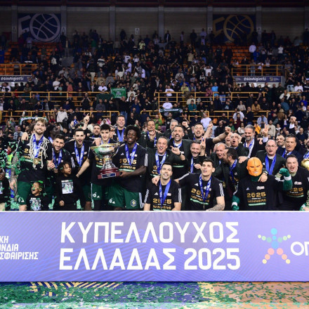 Η απονομή στον Κυπελλούχο Παναθηναϊκό AKTOR δια χειρός Νίκου Γκάλη και ο... MVP Κώστας Σλούκας [vid]