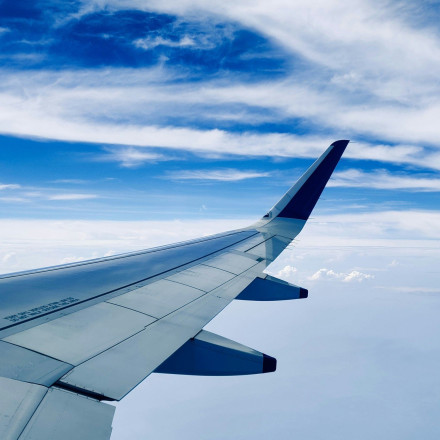 Η άνοδος του πετρελαίου βάζει «φωτιά» στις τιμές των αεροπορικών εισιτηρίων ενόψει Πάσχα