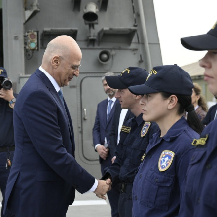 Νίκος Δένδιας από φρεγάτα «Ύδρα»: Επιχειρείτε σε ζώνη κινδύνου, η σημαία μας είναι σε μακρινές θάλασσες