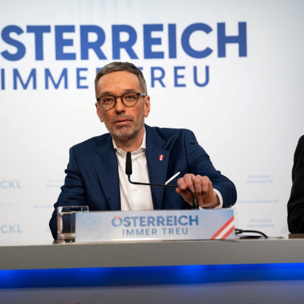 Ακυβερνησία στην Αυστρία: «Γρήγορα νέες εκλογές», ζητά ο αρχηγός της Ακροδεξιάς που ήρθε πρώτο κόμμα