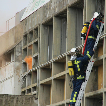 Ανείπωτη τραγωδία στην Κύπρο: Ζευγάρι και τα τρία τους παιδιά κάηκαν ζωντανοί στο σπίτι τους