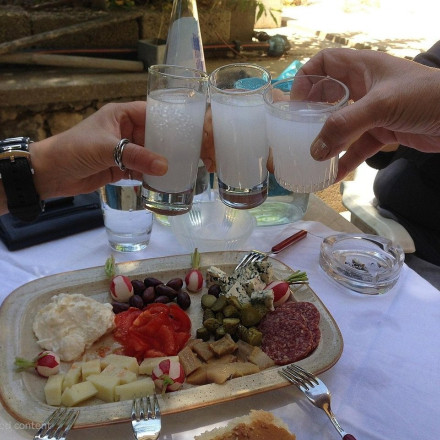 To ούζο είναι ο «δυναμίτης» της Καθαράς Δευτέρας - Τι ξέρουμε για αυτό