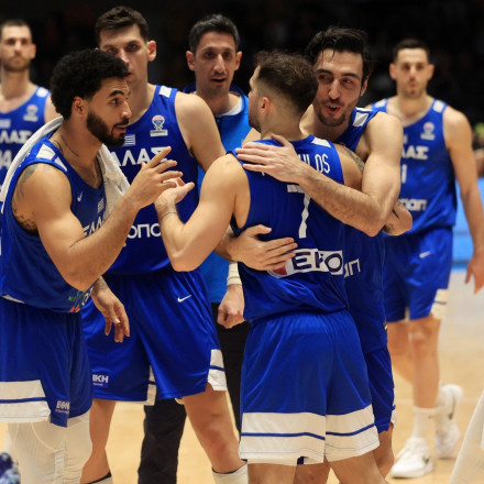 Και εκεί που πήγαινε η Εθνική να τα «διαλύσει», ο Τολιόπουλος το... έβαλε