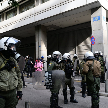 Συγκεντρώσεις για Τέμπη: Δεκάδες προσαγωγές από την ΕΛΑΣ - 4 συλλήψεις για μολότοφ και μαχαίρια