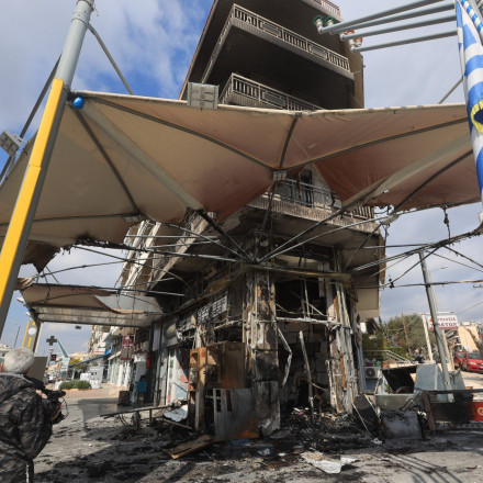 Αργυρούπολη: «Βομβαρδισμένο» τοπίο το βενζινάδικο που έγινε στόχος εμπρησμού - Δείτε φωτογραφίες