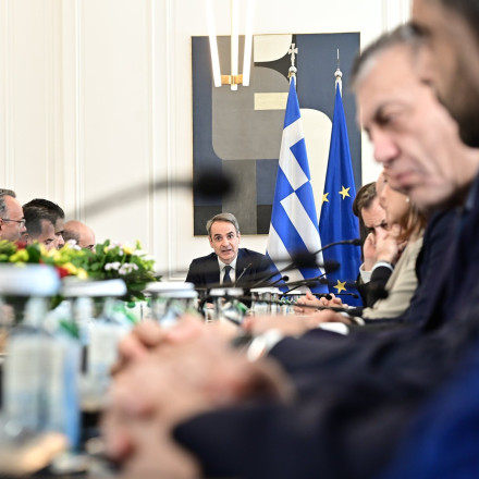 Σε «αναμμένα κάρβουνα» (και) ενόψει τριημέρου