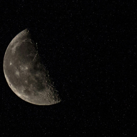 Διαστημικό σκάφος κατέγραψε εικόνες που «κόβουν» την ανάσα από την αθέατη πλευρά της Σελήνης