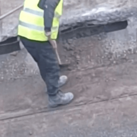 Ρεσιτάλ ασυνειδησίας στη Νέα Σμύρνη: Για να «ξεφορτωθεί» τις λάσπες τις έριξε στο φρεάτιο