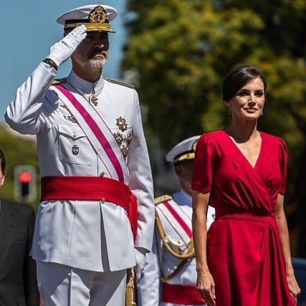 Η αντίδραση του Φελίπε και της Λετίθια όταν στάθηκαν μπροστά στα πορτρέτα τους