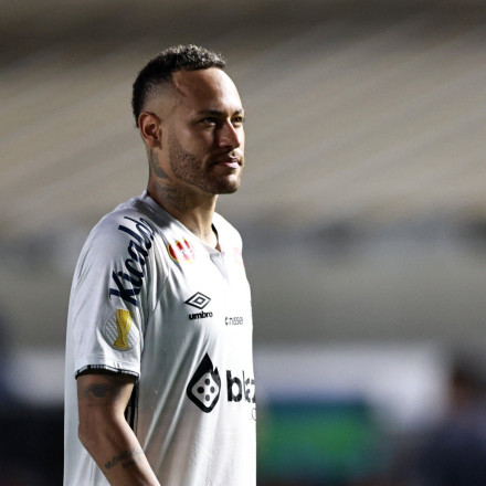 Συγκίνηση στη Βραζιλία: Ο Νεϊμάρ έπαιξε τραυματίας και σκόραρε στη «μάχη παραμονής» της Σάντος (vid)