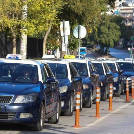 Θεσσαλονίκη: Οδηγοί ταξί θα μεταφέρουν δωρεάν διαδηλωτές για τα Τέμπη