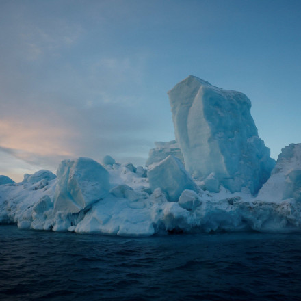 Το μεγαλύτερο παγόβουνο στον κόσμο προσάραξε σε νησί πιγκουίνων - Γιατί θεωρείται θρεπτική «βόμβα»