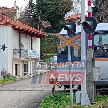 Καλάβρυτα: Βίντεο ντοκουμέντο με συρμό του Οδοντωτού να περνά από διάβαση με τις μπάρες... σηκωμένες