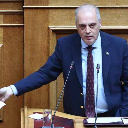 ΝΔ: Ιδού τα fake news του Βελόπουλου για τα Τέμπη