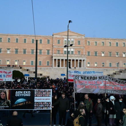 Ο ΣΥΡΙΖΑ ψάχνεται να επιστρέψει στην πλατεία