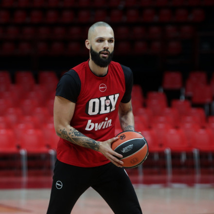 Το τρολάρισμα της EuroLeague στον Εβάν Φουρνιέ με... σουβλάκι [pic]