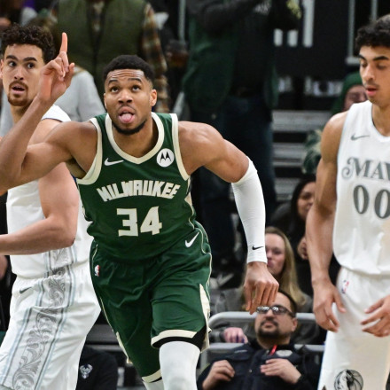 Μπακς – Μάβερικς (137-107): Εύκολη νίκη με ρεκόρ από τον Αντετοκούνμπο [Vid]