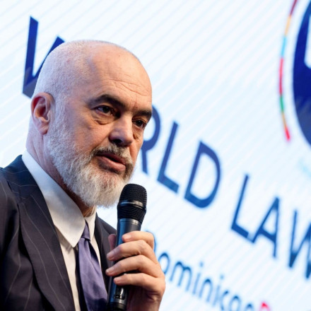 «Επιστρέψτε εκεί που είναι η καρδιά σας»: Πάλι στην Αθήνα ο Έντι Ράμα - Τι είπε από το Γκάζι